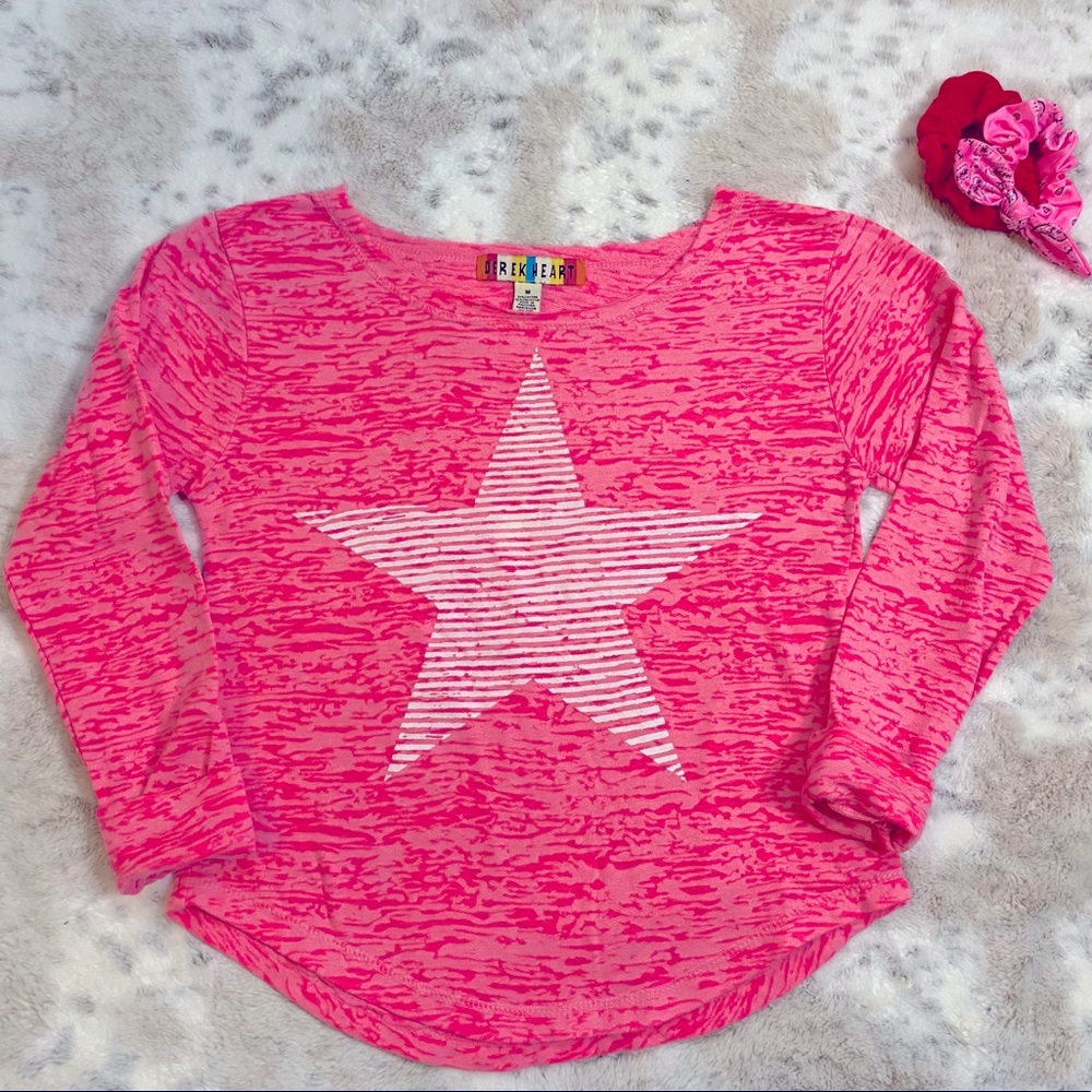 Super Soft Lightweight Pink Star Crewneck. 💗